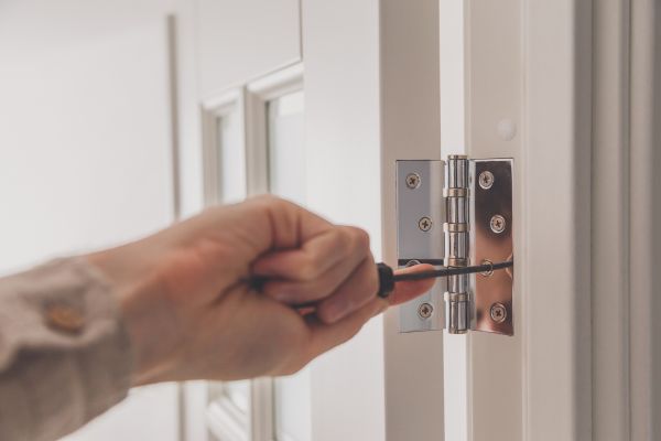 Hinge Repair in Kenner