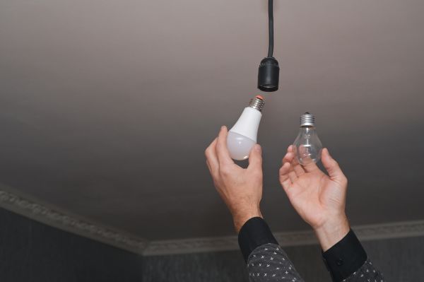 Cost of Light Bulbs Replacement in Kenner
