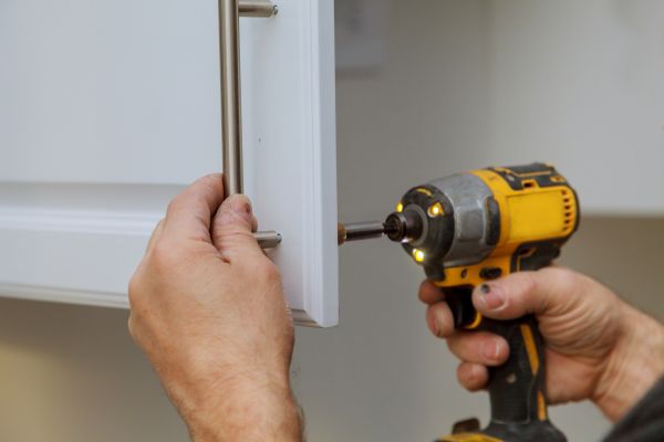 Cost of Cabinet Knob Installation in Kenner
